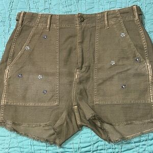 American Eagle dark green Shorts with embroidered flowers NWOT
